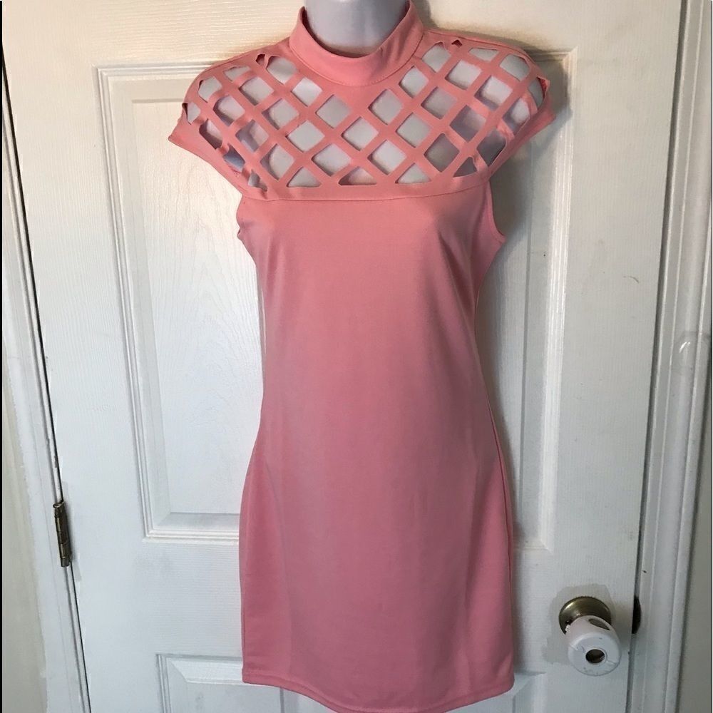 🌈Pink Dress With Cut Out Top !!